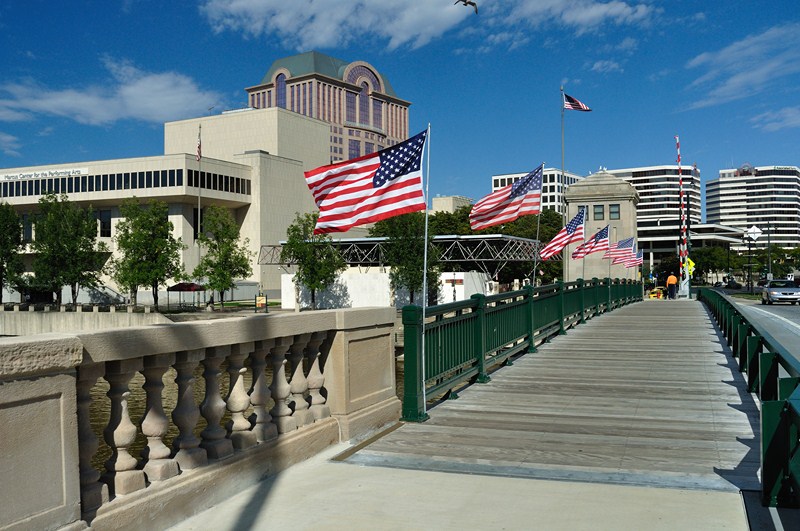304 Kilbourm Av Bridge Drapeau Rebelle.jpg